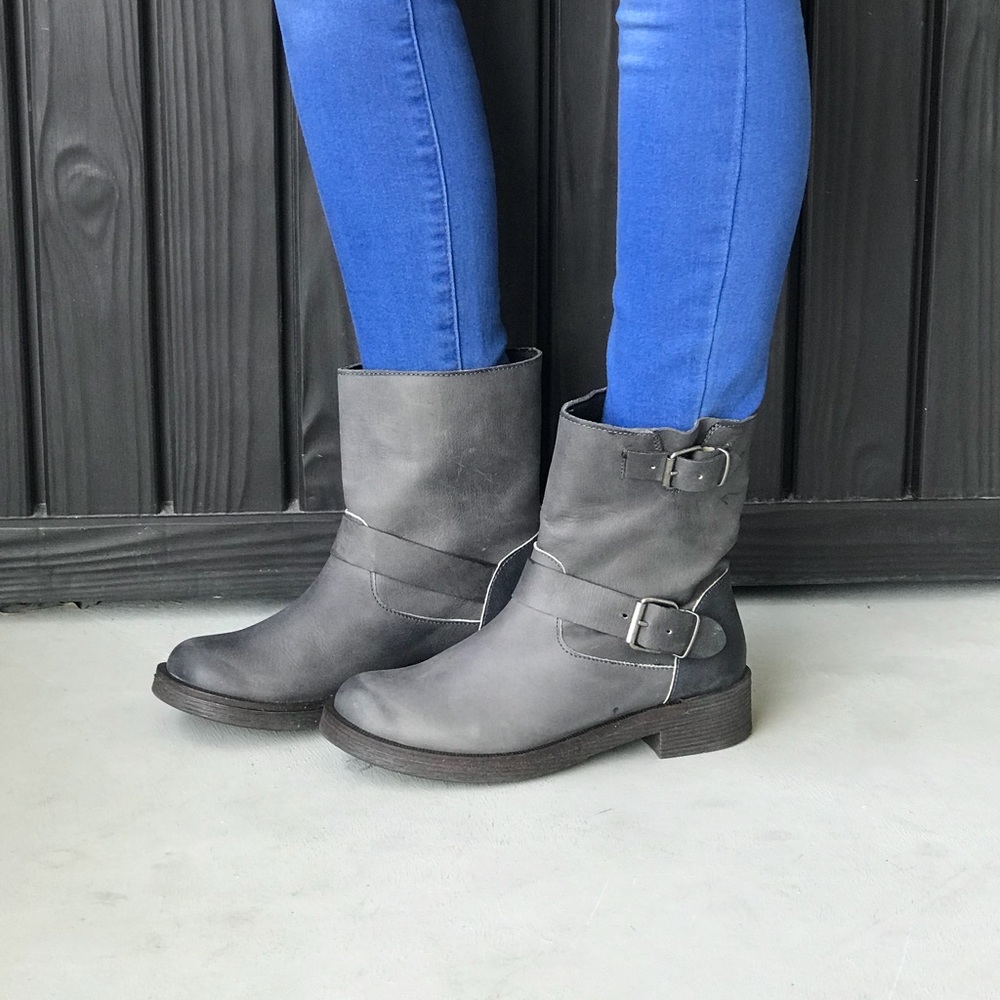 Crafted in Spain Stone Leather Lug Sole Moto Boots - Picture 2 of 6